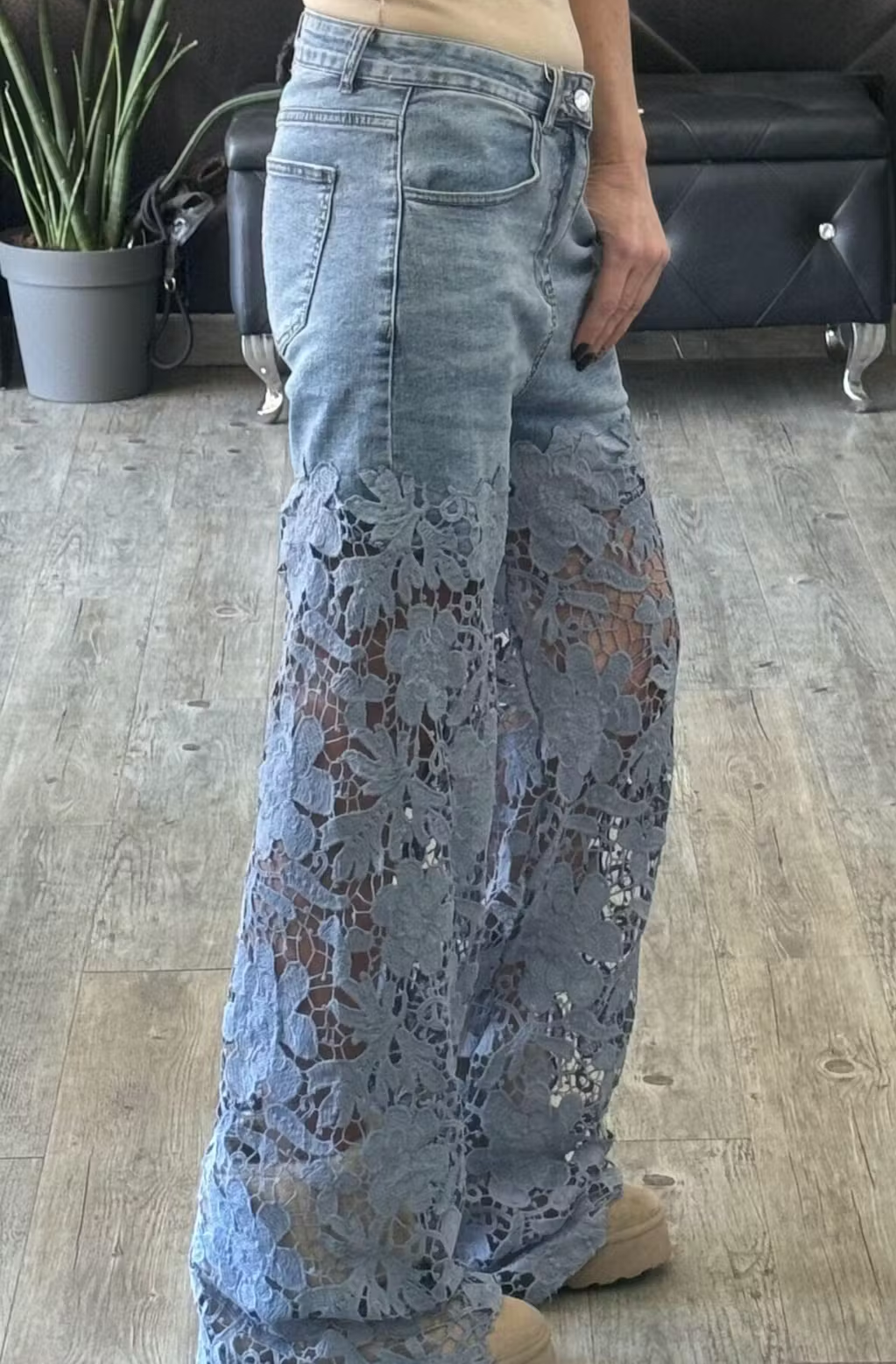 <em>Lara E.</em>